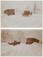Budapest XVII. Rákosligeti-Körforgalom vasútvonal, vonat elakadt a nagy hóban télen, lovaskocsi szállítja a csomagokat - 2 db régi fotó képeslap / 2 original photos