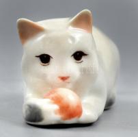 Zsolnay labdázó cica, kézzel festett, jelzett, apró kopásokkal, 12×3,5×3,5 cm