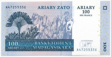 Madagaszkár 2004. 100A / 500Fr A 4725535 E T:I- Madagascar 2004. 100 Ariary / 500 Francs A 4725535 E C:AU Krause P#86