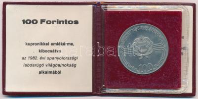 1982. 100Ft Cu-Ni "Labdarúgó világbajnokság 1982" műbőr tokban, tanúsítvánnyal (belső műan...