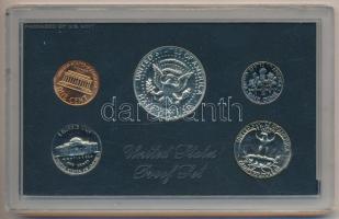 Amerikai Egyesült Államok 1969S 1c Br + 5c Cu-Ni + 10c Cu-Ni + 25c Cu-Ni + 1/2$ Ag proof szett eredeti műanyag dísztokban T:PP kis patina, a tok pár helyen karcos, sérült USA 1969S. 1 Cent Br + 5 Cents Cu-Ni + 10 Cents Cu-Ni + 25 Cents Cu-Ni + 1/2 Dollar Ag United States Proof Set in original plastic case C:PP small patina, the case is a bit scratched, damaged