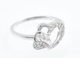 Ezüst(Ag) szívecskés gyűrű, jelzett, kőhiánnyal, méret: 53, bruttó: 1,6 g