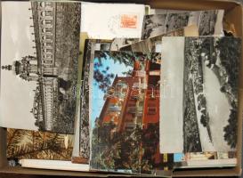 Kb 1500 db vegyes modern külföldi városképes lap sok 50-es 60-as évekkel, benne némi magyar