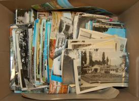 Kb 800 db modern magyar városképes lap benne kb 300 db 50-es 60-as évekkel