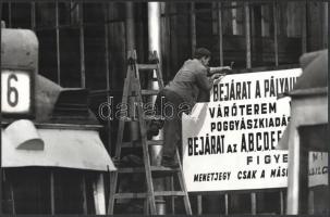 cca 1975 Engi László: Az öreg Nyugatinál, amatőr művészfotó, jelzett, 26x40 cm