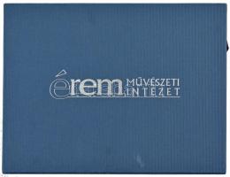 Az Éremművészeti Intézet éremtartó kazettája egy kivehető tálcával, összesen 24 férőhellyel (5x5cm-e...