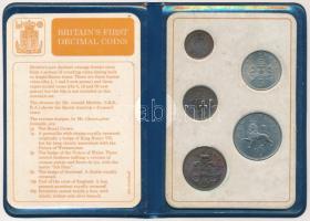 Nagy-Britannia 1968-1971. 1/2p-10P (5xklf) Nagy-Britannia első decimális érméi forgalmi összeállítás kartonlapon, leírással, eredeti műanyag tokban T:1,1- patina Great Britain 1968-1971. 1/2 Penny - 10 New Pence (5xdiff) Britains first Decimal Coins coin set in cardboard with description, in original plastic case C:UNC,AU patina