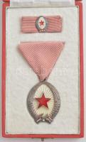 1964. "A Munka Érdemrend" ezüstözött fokozata, zománcozott, ezüstözött bronz kitüntetés me...