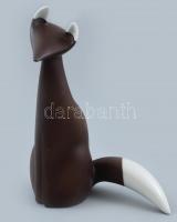 Royal Dux Retró róka, kézzel festett porcelán, jelzett, minimális kopásokkal, Terv: Jaroslav Jezek. 1960 körül m: 21 cm