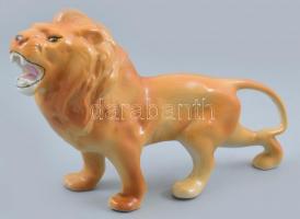 Alba Iulia porcelán oroszlán figura. Jelzett, kopásnyomokkal m: 16 cm