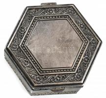 Ezüstözött fém ékszeres dobozka, vésettel: Emlékül születésnapodra 2006. d: 8 cm