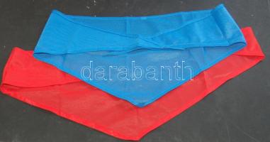 Egy piros és egy kék színű úttörő-kisdobos nyakkendő