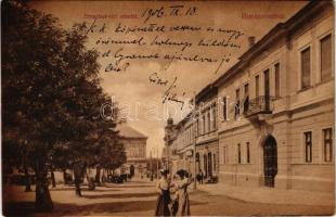 1906 Rimaszombat, Rimavská Sobota; Erzsébet tér, üzletek, piac. Rábely Miklós kiadása / square, shops, market (fl)