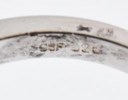 Ezüst(Ag) gyűrű gyökérsmaragd kővel, jelzett, méret: 56, bruttó: 4,5 g