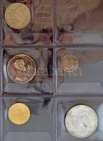 Műbőr érmetartó album 66db vegyes magyar és külföldi fémpénzzel, közte Szovjetunió, Kuba, India T:ve...