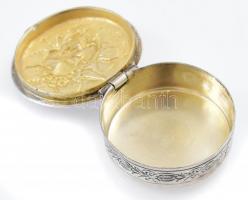 Ezüst(Ag) gyógyszeres szelence, jelzett, d: 3,5 cm, nettó: 17,89 g