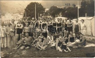 1924 Abbazia, Opatija; fürdőzők csoportja a strandon / beach, group of bathers. Jelussich photo (EK)
