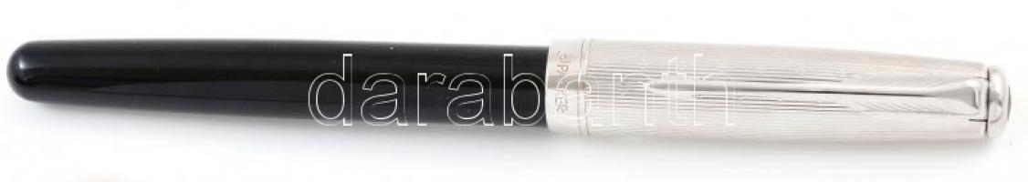 Parker Sonnet P. III toll 14K tollheggyel, dobozban, jó állapotban, doboz sérült, h: 13,5 cm