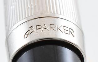 Parker Sonnet P. III toll 14K tollheggyel, dobozban, jó állapotban, doboz sérült, h: 13,5 cm