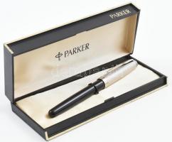 Parker Sonnet P. III toll 14K tollheggyel, dobozban, jó állapotban, doboz sérült, h: 13,5 cm