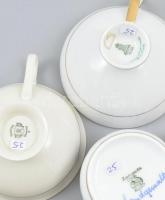 3 db kézzel festett porcelán mokkás csésze csészealjjal, kis kopásnyomokkal