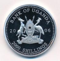 Uganda 2006. 2000Sh Ag "A labdarúgás halhatatlanjainak csarnoka - Portugália 1960-as évek / Eus...