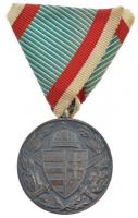 1929. "Magyar Háborús Emlékérem kardokkal, sisakkal" ezüstözött bronz kitüntetés mellszalagon, peremen "BRONZ" fémjellel T:2 kis ph. Hungary 1929. "Hungarian Commemorative War Medal with swords and a helmet" silver plated bronze decoration with ribbon, with "BRONZ" hallmark on the edge C:XF small egde error NMK 418.