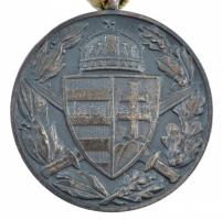 1929. "Magyar Háborús Emlékérem kardokkal, sisakkal" ezüstözött bronz kitüntetés mellszala...