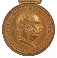 1890. "Bronz Katonai Érdemérem a katonai érdemkereszt szalagján, kardokkal" aranyozott bro...