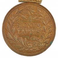 1890. "Bronz Katonai Érdemérem a katonai érdemkereszt szalagján, kardokkal" aranyozott bro...