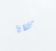 Herendi (1916) Antik Viktória mintás porcelán tányér. Kézzel festett, erősen kopott. d: 22,5 cm