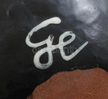 Gorka Lívia (1925 - 2011): Kínáló tál. Fekete, narancs és fehér mázakkal festett kerámia, mázrepedés...