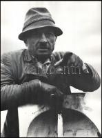 Csák Miklós (1933-2013): Teknővájó cigányok. 5 db fotó, jelzés nélkül, 40x30 cm