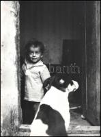 Csák Miklós (1933-2013): Teknővájó cigányok. 5 db fotó, jelzés nélkül, 40x30 cm