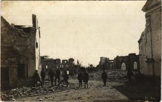 WWI Austro-Hungarian K.u.K. military, soldiers in a ruined city. photo (fl)