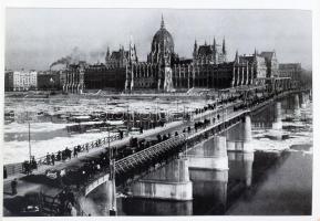 Kor-képek. 1945-1947. Szerk.: Féner Tamás. Bp.,2005, MTI. Gazdag fekete-fehér képanyaggal illusztrál...