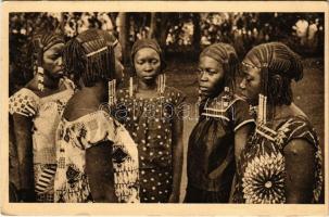 Afrique Equatoriale Francaise. Oubangui-Chari. Filles du Sultan de Rafai / French Equatorial Africa, Central African folklore, Daughters of the Sultan of Rafai. Phot. René Moreau (EK)