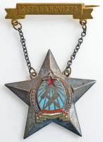 ~1950. Sztahanovista zománcozott fém kitüntetés tokban T:2 patina, ü., viseltes tok