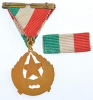 1957. "Munkás-Paraszt Hatalomért Emlékérem" aranyozott, zománcozott Br kitüntetés mellszal...