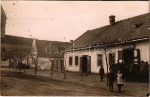 Sárafalva, Saravale, Sarafol (Torontál); Silberberg Márk üzlete, Mauthner Magvak reklám, katolikus templom / shop, Catholic church. photo (fl)