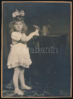 1915-1946-47. kislány fotója, 22x16cm, és tablófotó, 9x14 cm