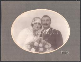 Cca. 1920 esküvői fotó, 2 db, Bergunker Béla és Schäffer fényképészek műhelyéből, koruknak megfelelő állapotban, 17x23 és 22x17 cm