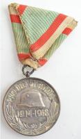 1929. "Magyar Háborús Emlékérem kardokkal, sisakkal" ezüstözött bronz kitüntetés mellszala...