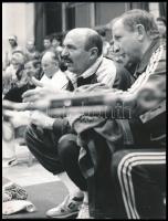 cca 1990 Bódis Gyula ökölvívó edző, sajtófotó, László Sándor felvétele, hátoldalán pecséttel jelzett, 18x24 cm