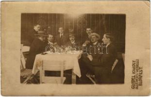 1913 Budapest XIV. Gundel Károly állatkerti vendéglője, italozó férfiak csoportja. Fekete A. photo (EK)