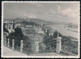 cca 1930-1940 Budapest, kilátás a Gellért-hegyről a Budai Várra, fotó, 8,5×11,5 cm