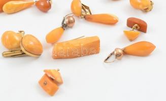 Vegyes borostyán mandzsetták, fülbevalók és brossok. Részben jelzettek