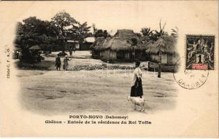 Porto-Novo, Entrée de la résidence du Roi Toffa / African folklore, Entrance to the residence of King Toffa (EK)