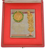 1970. "Falusi Dolgozók XIX. Spartakiádja Országos Döntő Kecskemét 1970" egyoldalas gravírozott, részben zománcozott sport emlékplakett, eredeti tokban (105x90mm) T:1-