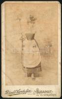 cca 1880 Nő népviseletben, keményhátú fotó Divald Károly fiai műterméből, foltos, 10,5×6,5 cm